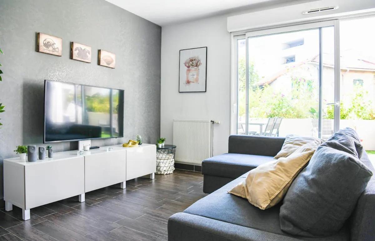 Superbe Appartement Avec Terrasse, Piscine & Parking Prive A Marseille Luaran gambar