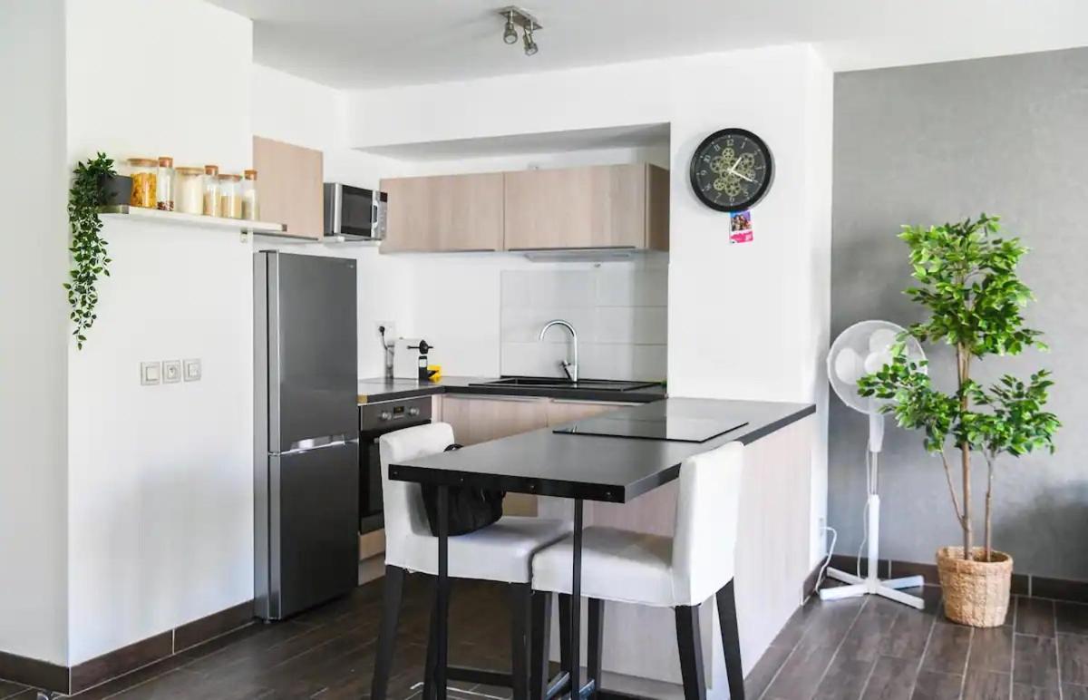 Superbe Appartement Avec Terrasse, Piscine & Parking Prive A Marseille Luaran gambar