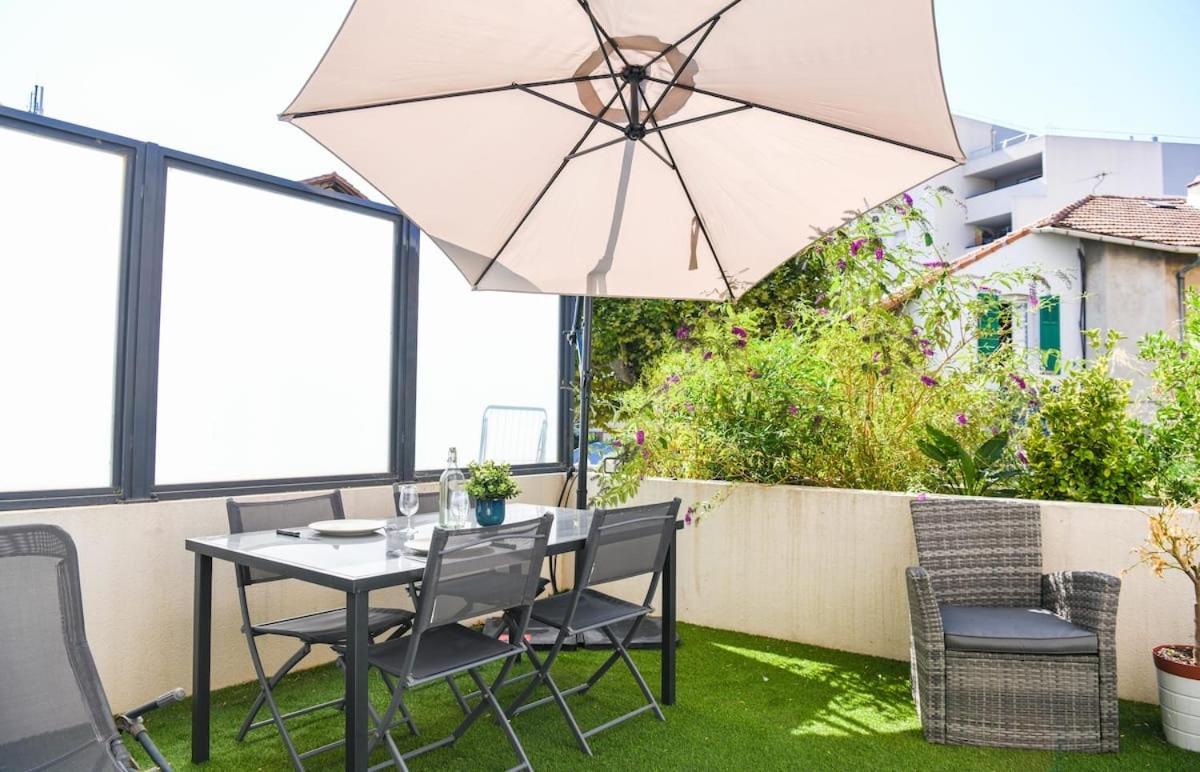 Superbe Appartement Avec Terrasse, Piscine & Parking Prive A Marseille Luaran gambar