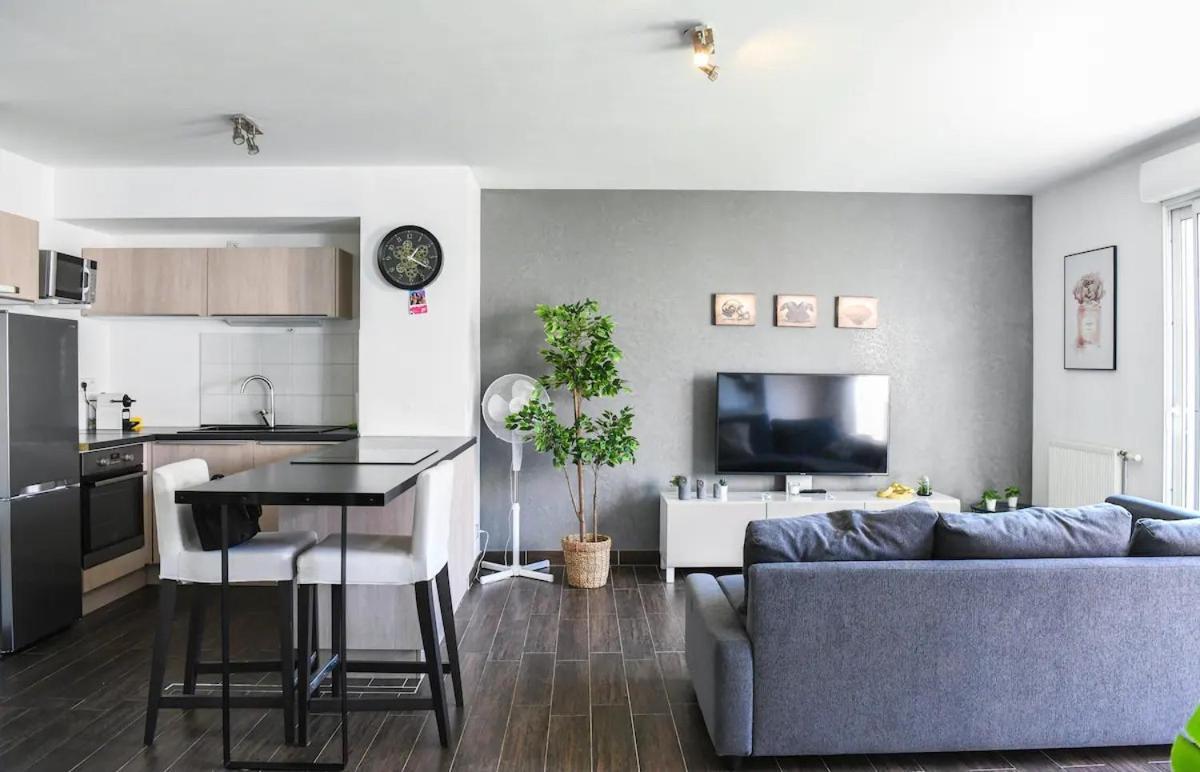 Superbe Appartement Avec Terrasse, Piscine & Parking Prive A Marseille Luaran gambar