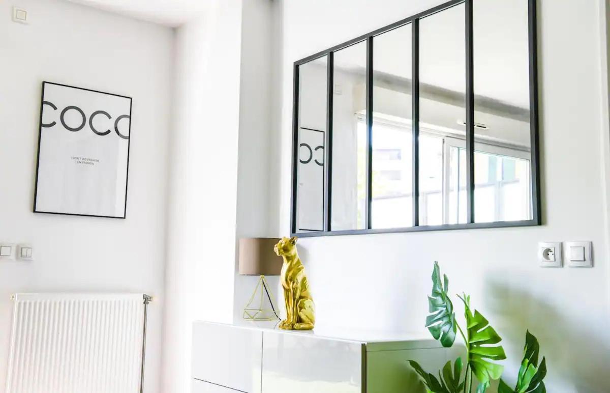 Superbe Appartement Avec Terrasse, Piscine & Parking Prive A Marseille Luaran gambar